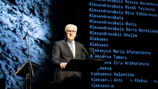 Bundespräsident Frank-Walter Steinmeier bei seiner Rede während der Gedenkveranstaltung. Bundespräsident Frank-Walter Steinmeier bei seiner Rede während der Gedenkveranstaltung.