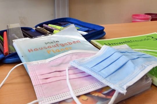 Nach Berlin und Bayern, will nun auch NRW die Maskenpflicht für Schülerinnen und Schüler im Unterricht lockern.