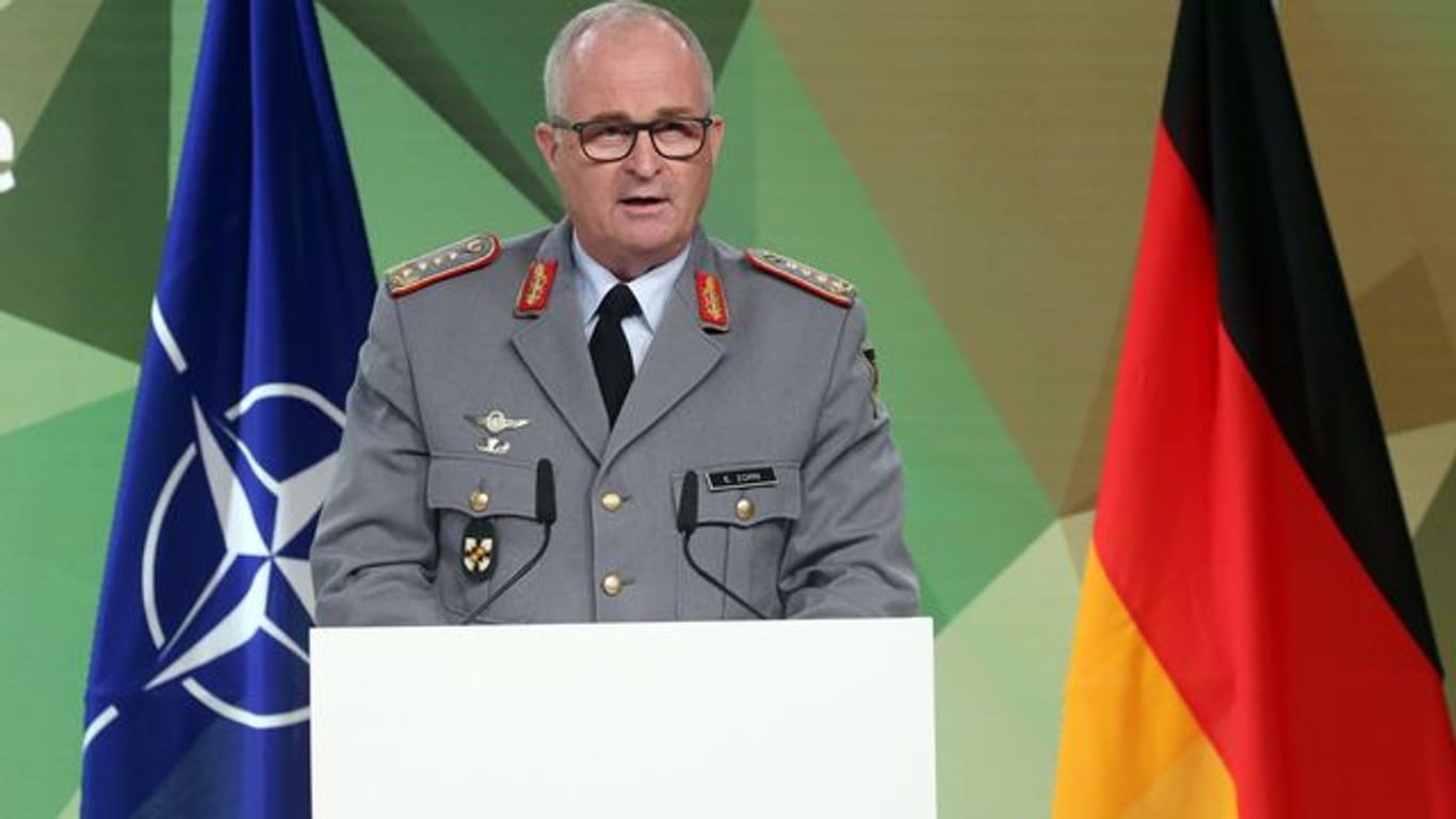 Generalinspekteur Eberhard Zorn bei der Bilanzdebatte des Verteidigungsministeriums.