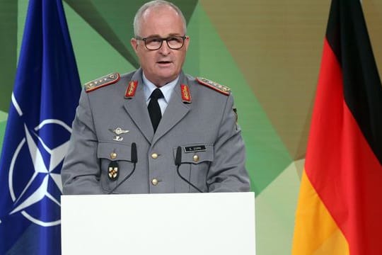 Generalinspekteur Eberhard Zorn bei der Bilanzdebatte des Verteidigungsministeriums.