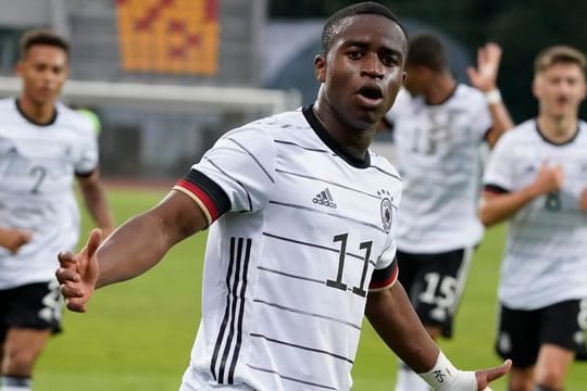 Torjäger Youssoufa Moukoko hat sich eine leichte Muskelverletzung zugezogen.