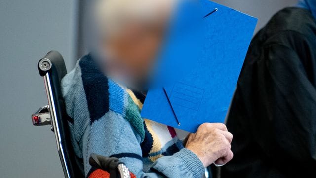 Der inzwischen 100-jährige Angeklagte im Gerichtssaal.