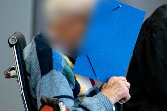 Der inzwischen 100-jährige Angeklagte im Gerichtssaal.