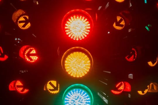 SPD, Grüne und FDP wollen ausloten, ob eine sogenannte Ampel-Koalition möglich sein könnte.