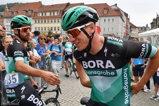 Pascal Ackermann (r) und Michael Schwarzmann vom Team Bora-Hansgrohe.