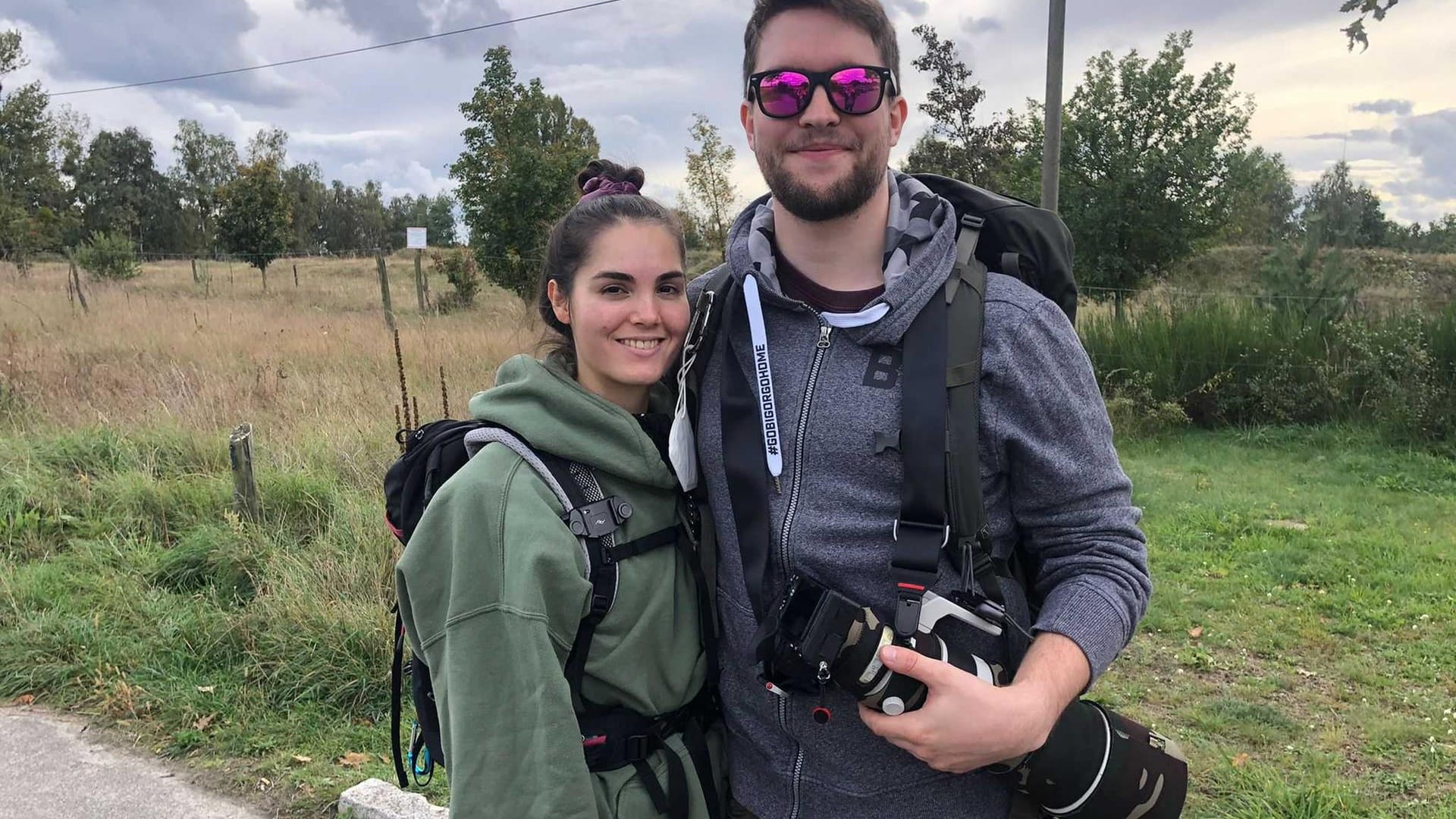 Marie Kölbl und Florian Lewin in der Döberitzer Heide bei Berlin: Sie freuen sich, dass der Wolf langsam zurückkehrt – wollen nachts aber vorsichtiger sein.