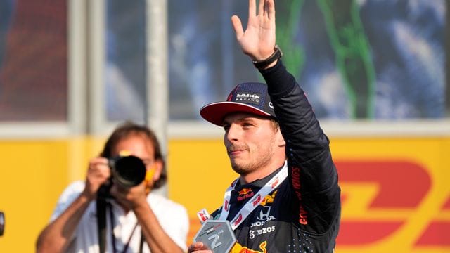 Liegt nur zwei Punkte hinter Spitzenreiter Lewis Hamilton: Max Verstappen.