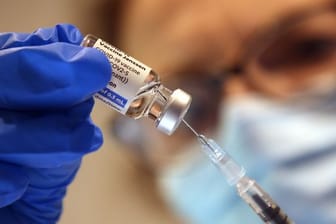 Wer mit dem Corona-Impfstoff von Johnson & Johnson geimpft wurde, sollte laut der Ständigen Impfkommission (Stiko) eine zusätzliche mRNA-Impfstoffdosis für einen besseren Schutz erhalten.