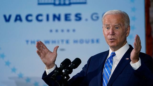US-Präsident Joe Biden verteidigt weitgehende Corona-Impfpflichten für Arbeitnehmer. US-Präsident Joe Biden verteidigt weitgehende Corona-Impfpflichten für Arbeitnehmer.