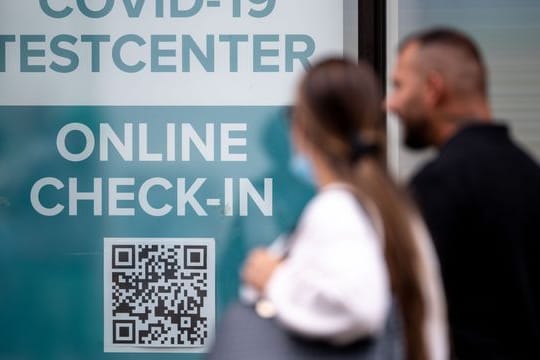 Schnelltests, die Nicht-Geimpfte inzwischen häufig für den Zugang zu Restaurants oder Veranstaltungen brauchen, sind bald nicht mehr einfach für alle gratis.