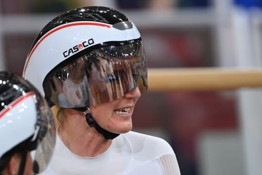 Lisa Brennauer gewinnt bei der Bahnrad-EM die Goldmedaille in der 3000-Meter-Einerverfolgung.