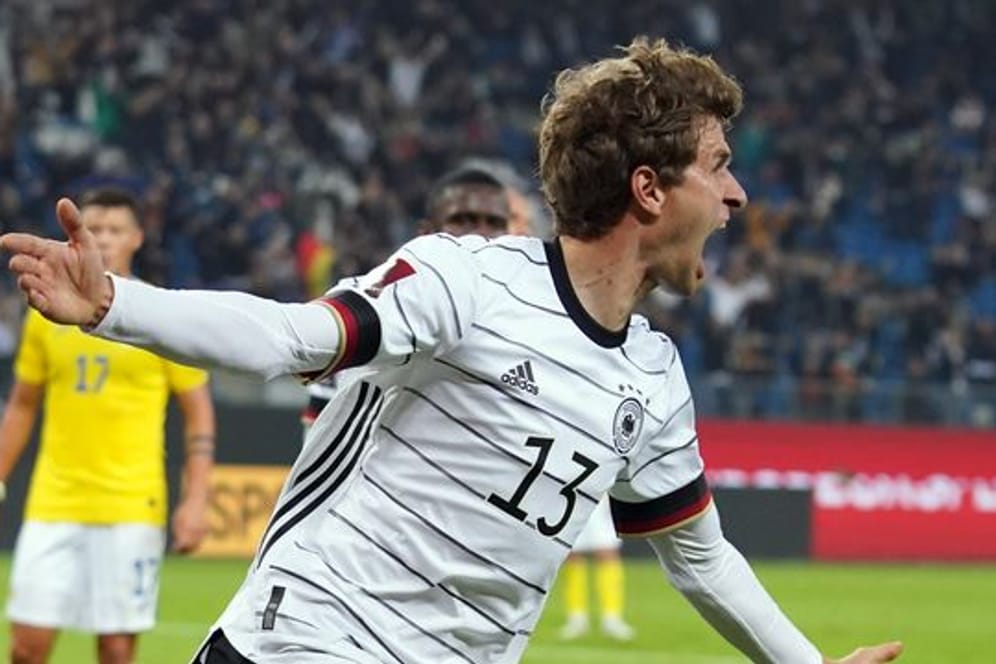 Funktioniert auch als Joker: Thomas Müller bejubelt sein Tor zum 2:1 gegen Rumänien.