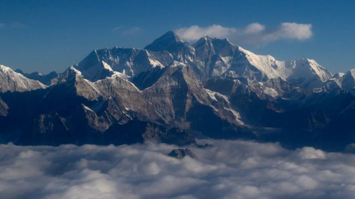 Das Himalaya-Gebirge zieht Extremsportler aus der ganzen Welt an.