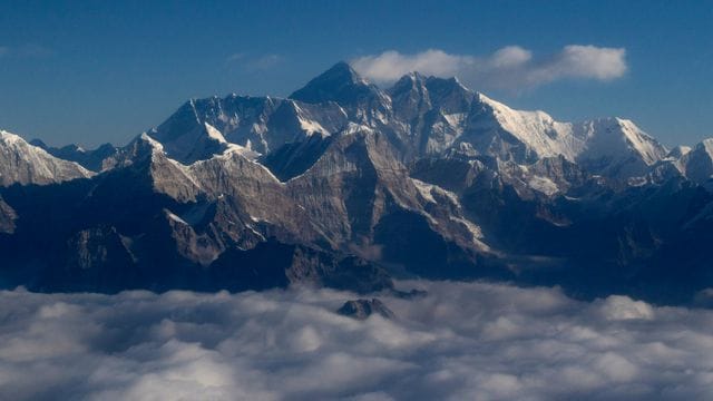 Das Himalaya-Gebirge zieht Extremsportler aus der ganzen Welt an.