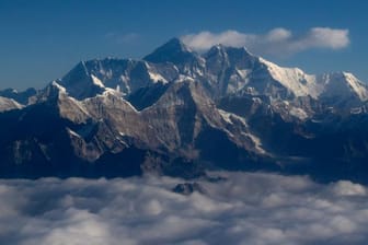 Das Himalaya-Gebirge zieht Extremsportler aus der ganzen Welt an.