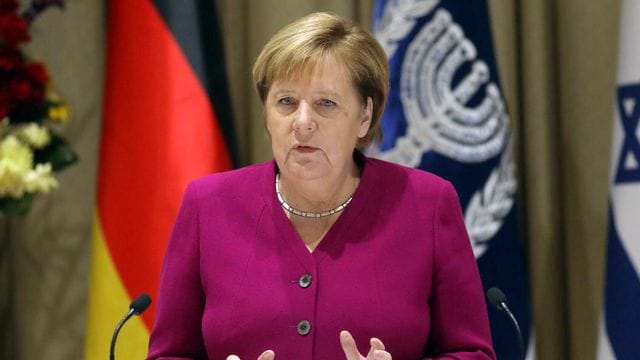 Kanzlerin Angela Merkel will am Sonntag unter anderem den israelischen Ministerpräsidenten Naftali Bennett, Präsident Izchak Herzog und Außenminister Jair Lapid zu Gesprächen treffen. Kanzlerin Angela Merkel will am Sonntag unter anderem den israelischen Ministerpräsidenten Naftali Bennett, Präsident Izchak Herzog und Außenminister Jair Lapid zu Gesprächen treffen.
