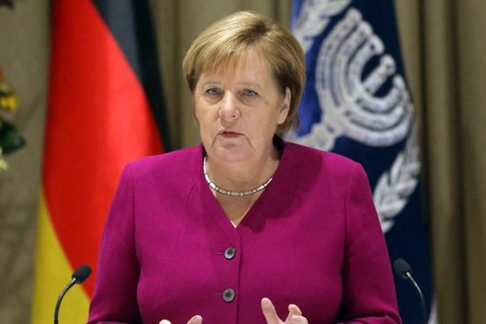 Kanzlerin Angela Merkel will am Sonntag unter anderem den israelischen Ministerpräsidenten Naftali Bennett, Präsident Izchak Herzog und Außenminister Jair Lapid zu Gesprächen treffen.