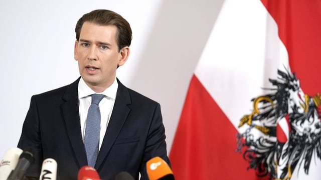 Korruptionsermittlungen gegen Österreichs Kanzler Sebastian Kurz (ÖVP) haben eine Regierungskrise ausgelöst. Korruptionsermittlungen gegen Österreichs Kanzler Sebastian Kurz (ÖVP) haben eine Regierungskrise ausgelöst.