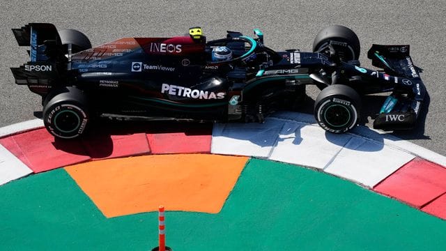 Der Finne Valtteri Bottas vom Team Mercedes startet beim Großen Preis der Türkei von der Pole-Position.