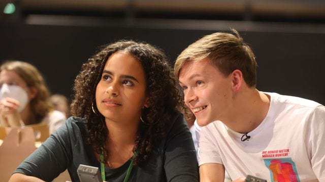 Sarah-Lee Heinrich und Timon Dzienus sind die neu gewählte Spitze der Grünen Jugend. Sarah-Lee Heinrich und Timon Dzienus sind die neu gewählte Spitze der Grünen Jugend.