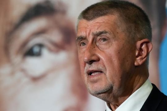 Noch-Premierminister Andrej Babis hat am Abend seine Niederlage eingeräumt.