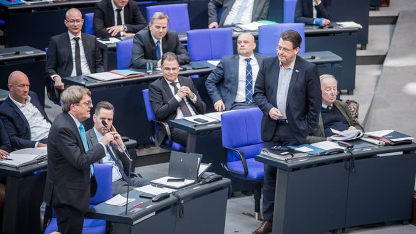 Zuletzt saß die AfD vom Platz des Bundestagspräsidenten aus gesehen ganz rechts, daneben die FDP - doch das wollen die Liberalen ändern.