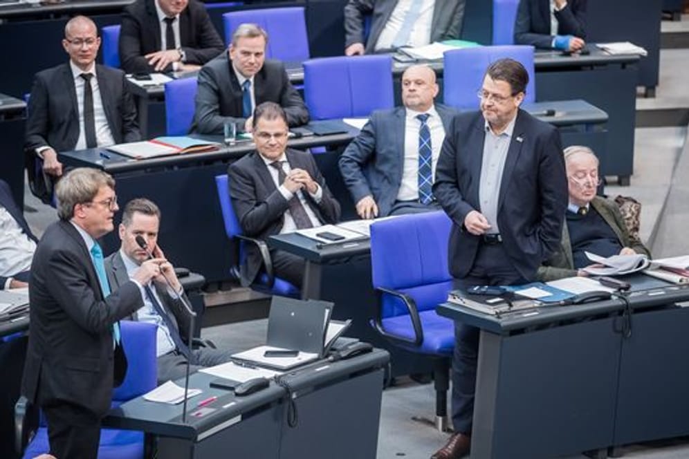 Zuletzt saß die AfD vom Platz des Bundestagspräsidenten aus gesehen ganz rechts, daneben die FDP - doch das wollen die Liberalen ändern.