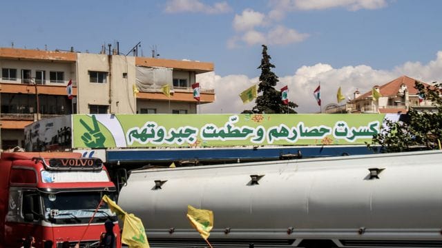 Zuletzt hatte Libanon unter anderem Öllieferungen aus dem Iran bekommen - dennoch ist Treibstoff seit Wochen knapp. Zuletzt hatte Libanon unter anderem Öllieferungen aus dem Iran bekommen - dennoch ist Treibstoff seit Wochen knapp.