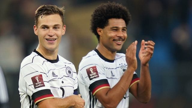 Wollen das WM-Ticket lösen: Joshua Kimmich und Serge Gnabry. Wollen das WM-Ticket lösen: Joshua Kimmich und Serge Gnabry.
