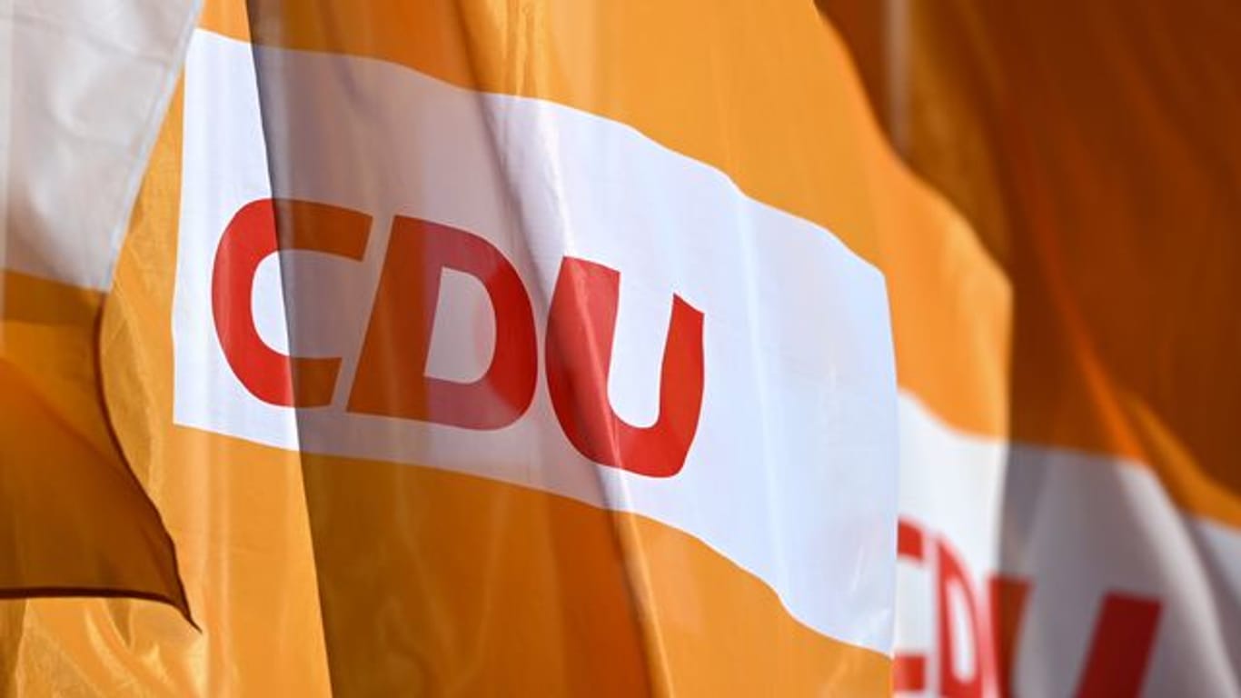 In der CDU ist strittig, wie groß die Rolle sein soll, die die Parteibasis bei dem anstehenden Generationenwechsel spielt.