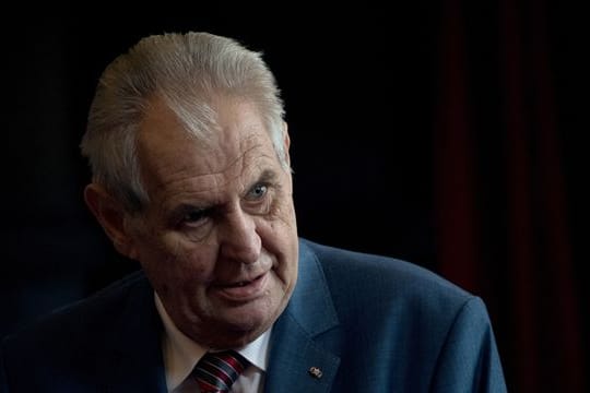 Der tschechische Präsident Milos Zeman wird auf der Intensivstation des Zentralen Militärkrankenhauses von einem Ärzteteam aus Spezialisten unterschiedlicher Disziplinen betreut.