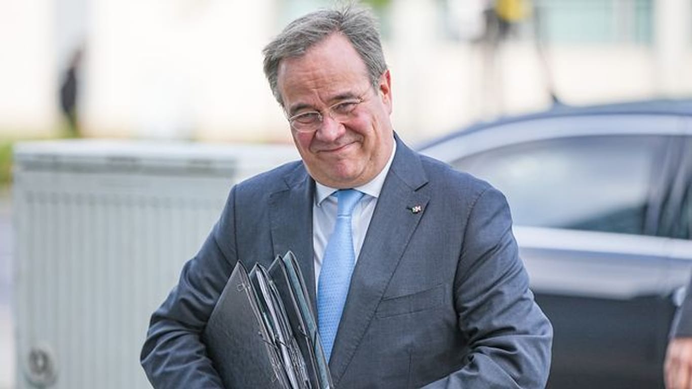 Armin Laschet, CDU-Bundesvorsitzender und Ministerpräsident von Nordrhein-Westfalen, kommt zur Vorbereitung von Sondierungsgesprächen an.