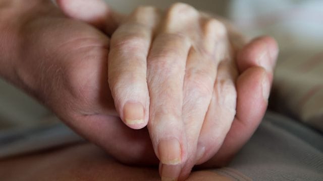 Die DAK zieht aus ihrem Report das Fazit, dass das Thema Pflege unter jungen Menschen kein Tabu sei, sondern bei vielen im Alltag verankert. Die DAK zieht aus ihrem Report das Fazit, dass das Thema Pflege unter jungen Menschen kein Tabu sei, sondern bei vielen im Alltag verankert.