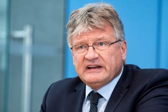 Jörg Meuthen, Bundesvorsitzender der AfD, äußert sich in der Bundespressekonferenz zum Ausgang der Bundestagswahl.