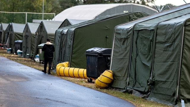 In Brandenburg und Sachsen füllen sich die Aufnahmeeinrichtungen mit Menschen, die über Belarus nach Deutschland kommen.