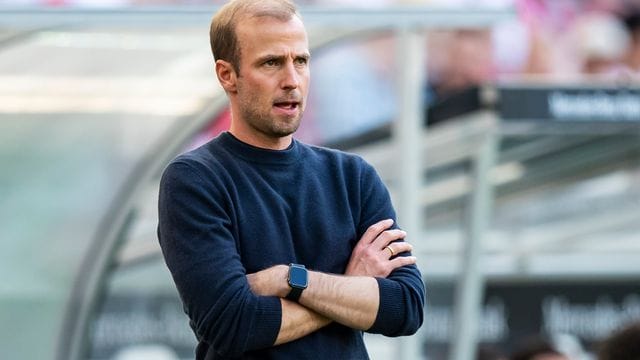Will sich trotz des bescheidenen Saisonstartes nicht unter Druck setzten: Hoffenheim-Coach Sebastian Hoeneß. Will sich trotz des bescheidenen Saisonstartes nicht unter Druck setzten: Hoffenheim-Coach Sebastian Hoeneß.