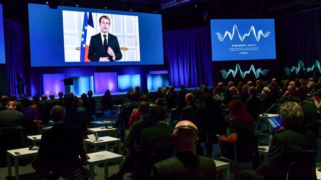 Emmanuel Macron spricht per Videolink während des Internationalen Forum zur Erinnerung an den Holocaust und zur Bekämpfung des Antisemitismus. Emmanuel Macron spricht per Videolink während des Internationalen Forum zur Erinnerung an den Holocaust und zur Bekämpfung des Antisemitismus.