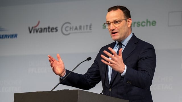 Jens Spahn unterstützt die Forderungen nach besserer Bezahlung. Jens Spahn unterstützt die Forderungen nach besserer Bezahlung.