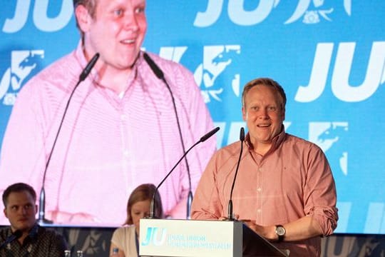 Tilman Kuban (r), Bundesvorsitzender der Jungen Union, spricht bei der NRW-Landesdelegiertentagung.