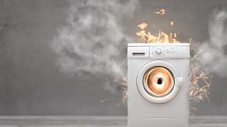 Waschmaschine: Bestimmte Reinigungsmittel können eine Explosion auslösen.
