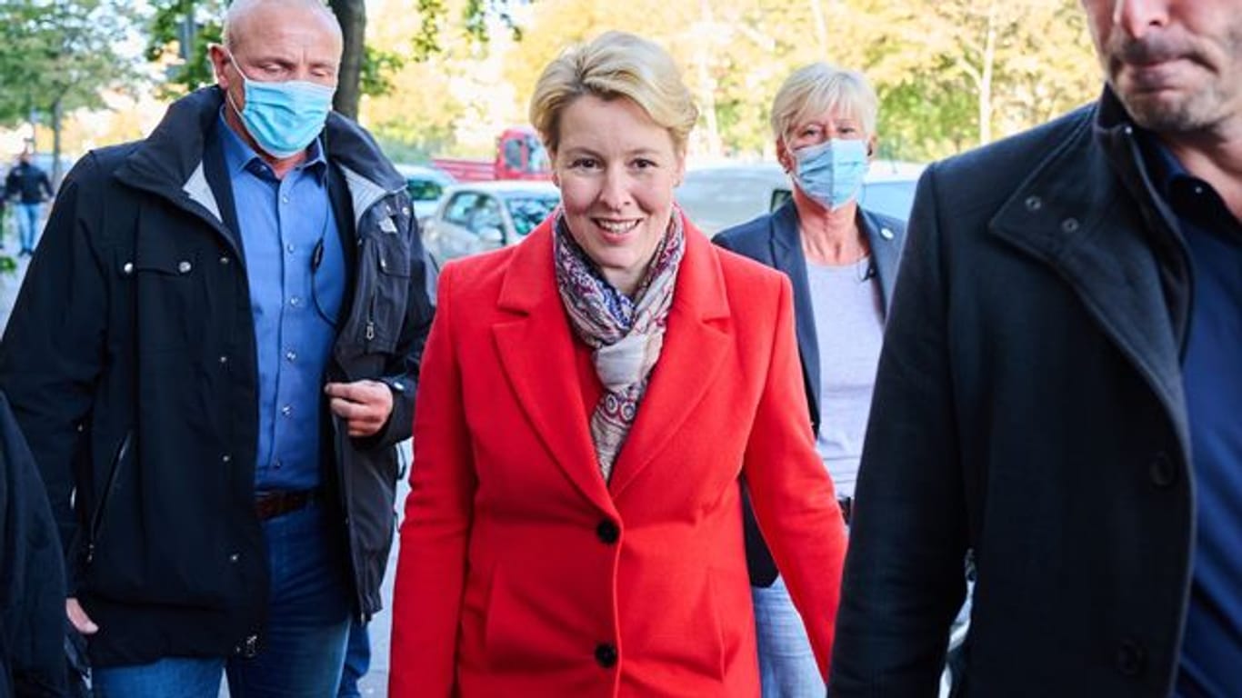 Franziska Giffey auf dem Weg in das Kurt-Schumacher-Haus, dem Sitz des Berliner SPD-Landesverbandes.