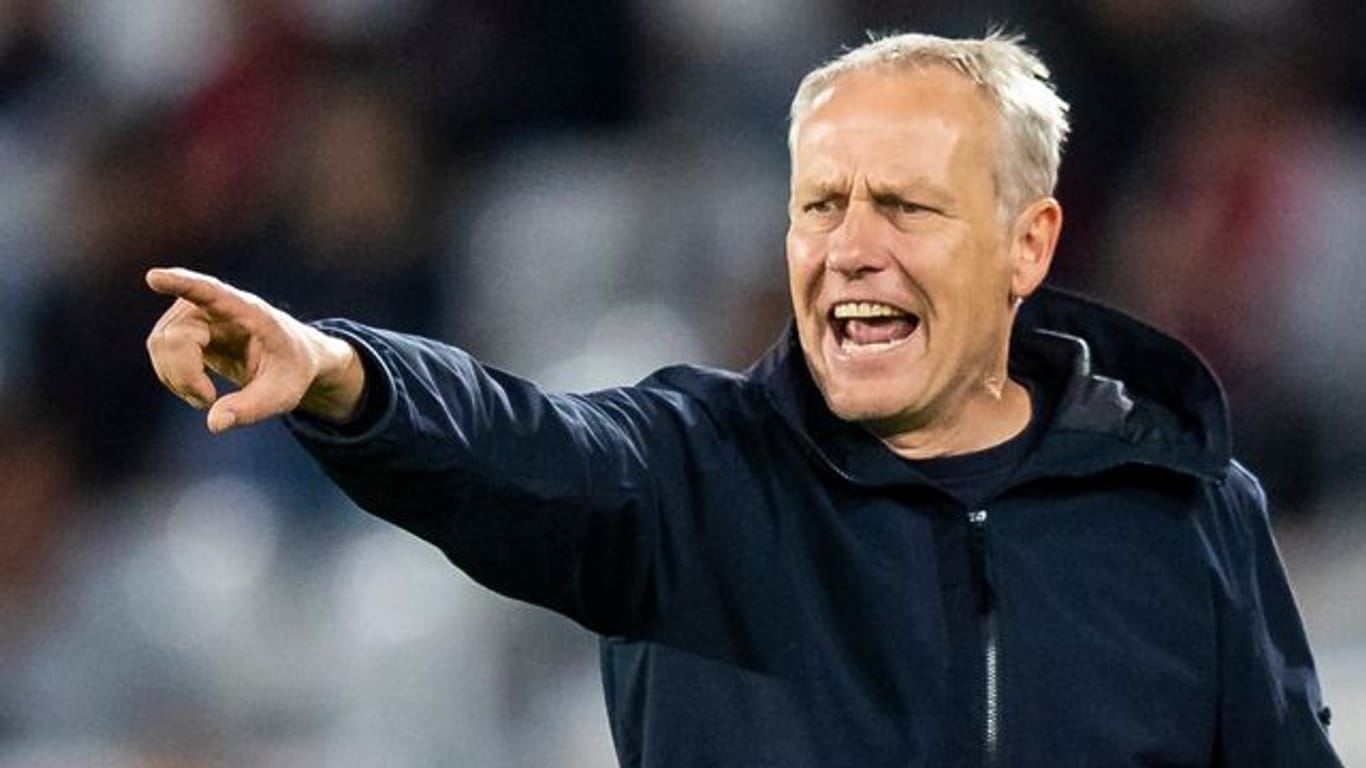 Freiburgs Trainer Christian Streich findet die Übernahme von Newcastle United durch ein saudi-arabisches Konsortium "unfassbar".