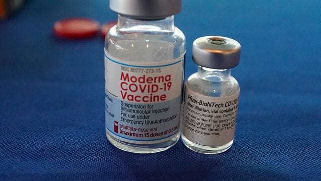 Das FDA-Gremium empfiehlt Corona-Auffrischungsimpfungen mit Moderna. Das FDA-Gremium empfiehlt Corona-Auffrischungsimpfungen mit Moderna.