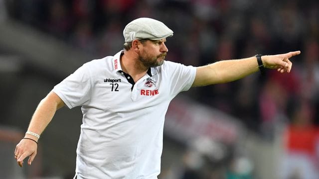 Die Schiebermütze von Kölns Trainer Steffen Baumgart wurde zum Verkaufsschlager.