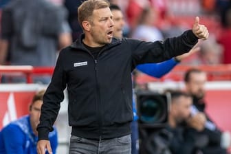 Frank Kramer, Coach von Arminia Bielefeld, hofft gegen den FC Augsburg auf den ersten Saisonsieg.