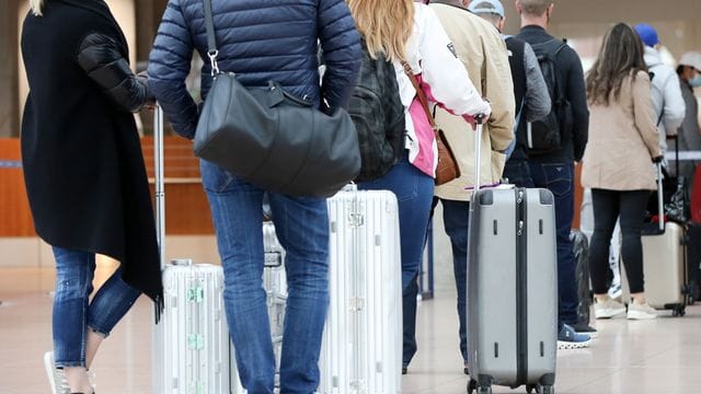 Reisen in die USA sollen für geimpfte Menschen bald wieder uneingeschränkt möglich sein.