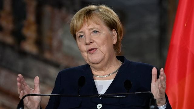 Bundeskanzlerin Angela Merkel (CDU) spricht nach einem diplomatischen Treffen auf einer Pressekonferenz mit dem belgischen Premierminister De Croo. Bundeskanzlerin Angela Merkel (CDU) spricht nach einem diplomatischen Treffen auf einer Pressekonferenz mit dem belgischen Premierminister De Croo.
