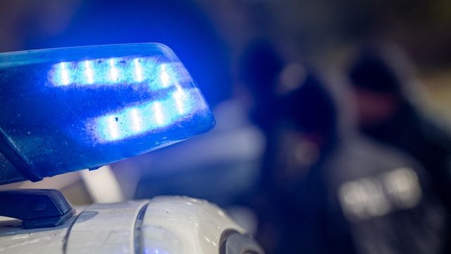 In einem Mehrfamilienhaus in Lüneburg wurde eine tote Frau entdeckt. In einem Mehrfamilienhaus in Lüneburg wurde eine tote Frau entdeckt.