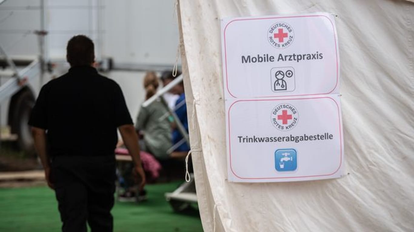 Das DRK stellte in den ersten Wochen nach dem Hochwasser an vielen Orten mobile Arztpraxen auf.