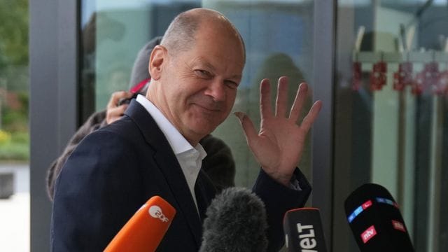 "Da ist ein Aufbruch, die treffen die richtigen Entscheidungen für unsere Zukunft": Olaf Scholz. "Da ist ein Aufbruch, die treffen die richtigen Entscheidungen für unsere Zukunft": Olaf Scholz.